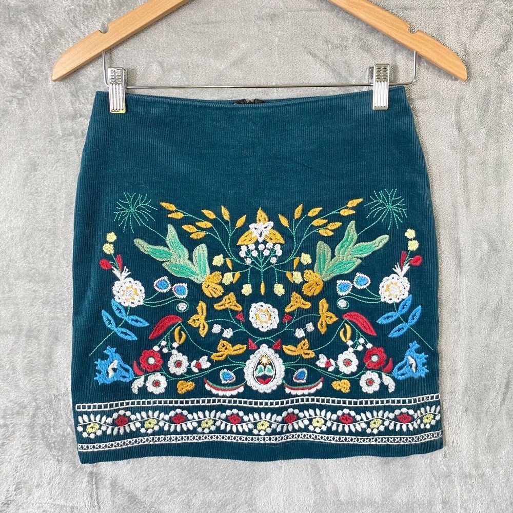 Simplee Apparel Skirt Size Medium Women's Green Corduroy Floral Embroidered Boho
